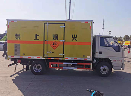 逊克爆破器材运输车